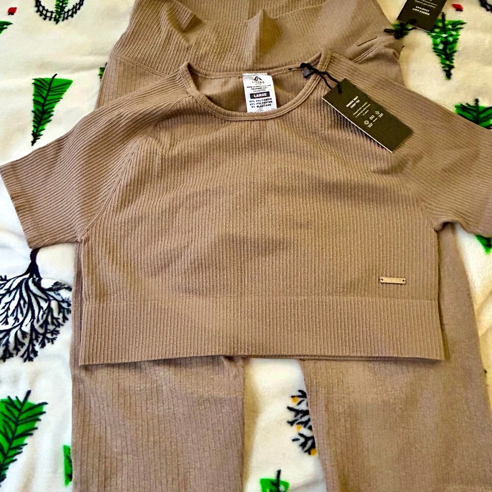 Lilia’s Active crop top/leggings set. New with Tags size L